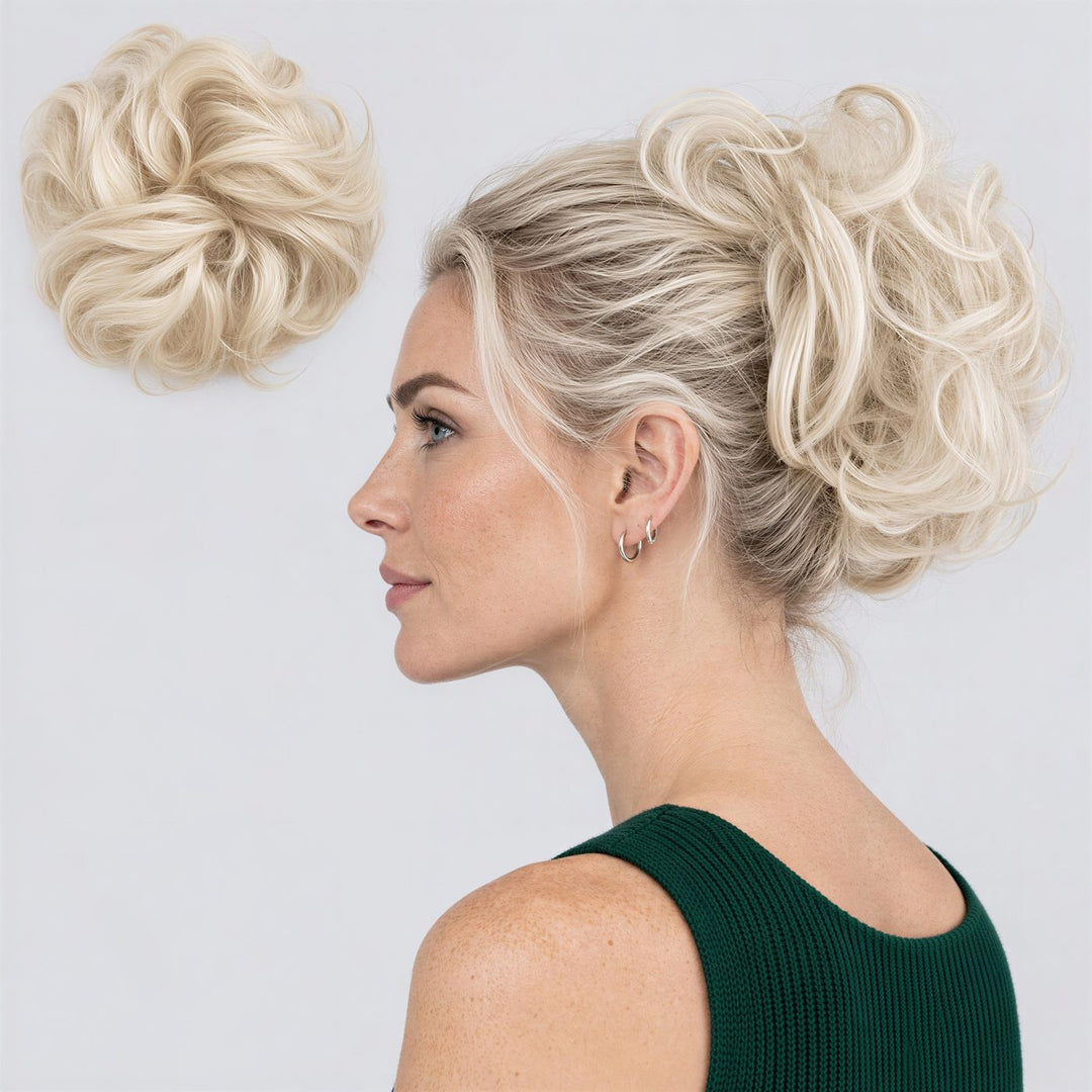 Tangled Scrunchie Luxe Length i Platinum – extra lång lockig löshårstofs, visad lös och på modell
